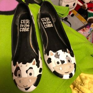 Cute to the core cow flats size 10
